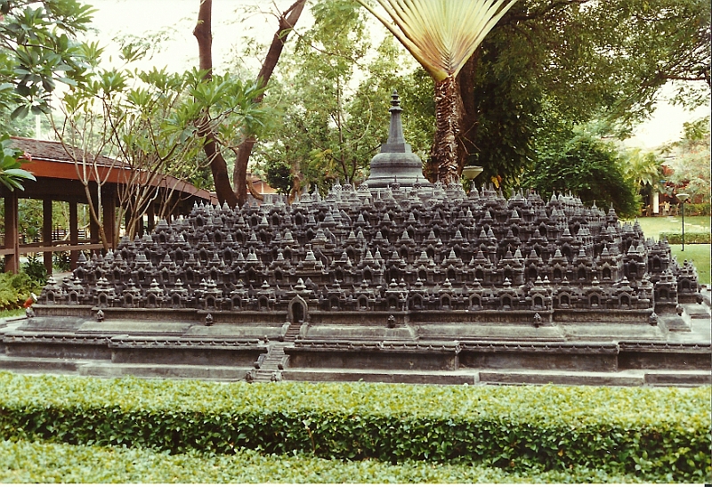 Indonesia1992-01.jpg - Borobodur Hotel