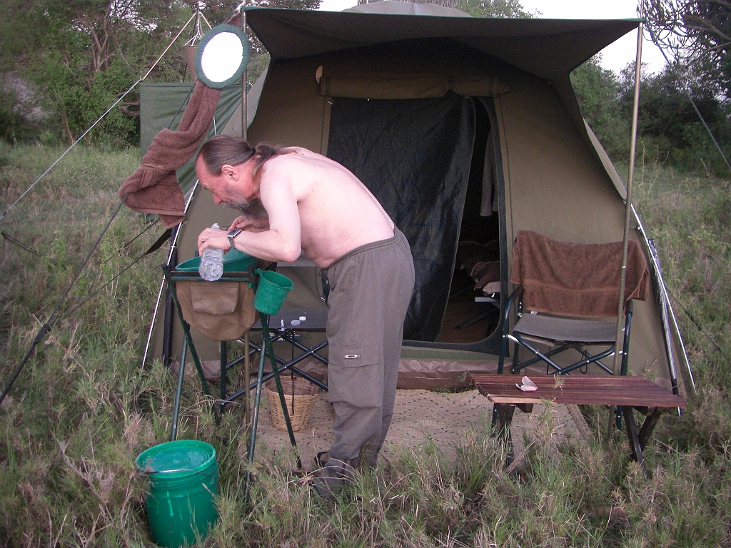 CIMG3689.JPG - tooths brushing in mineral water