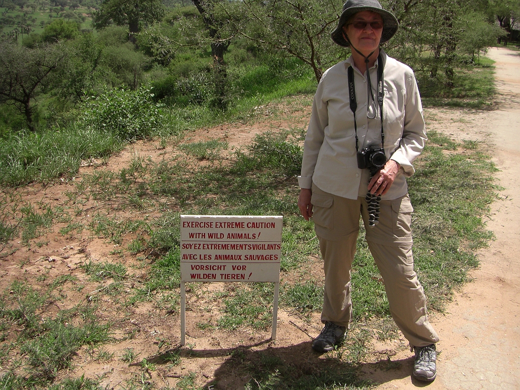 CIMG4106.JPG - "exercise extreme caution with wild animals!"