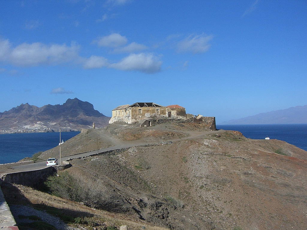 CIMG9601.JPG - [no] festning over byen Mindelo [pl] twierdza nad miastem Mindelo