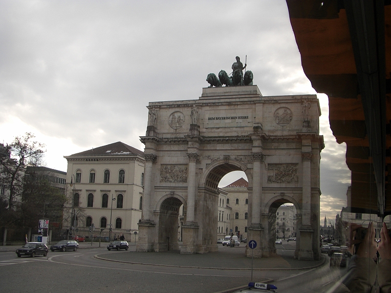 CIMG2750.JPG - Luk triumfalny "dem Bayerischen Heere" - na zwyciestwo nad Napoleonem