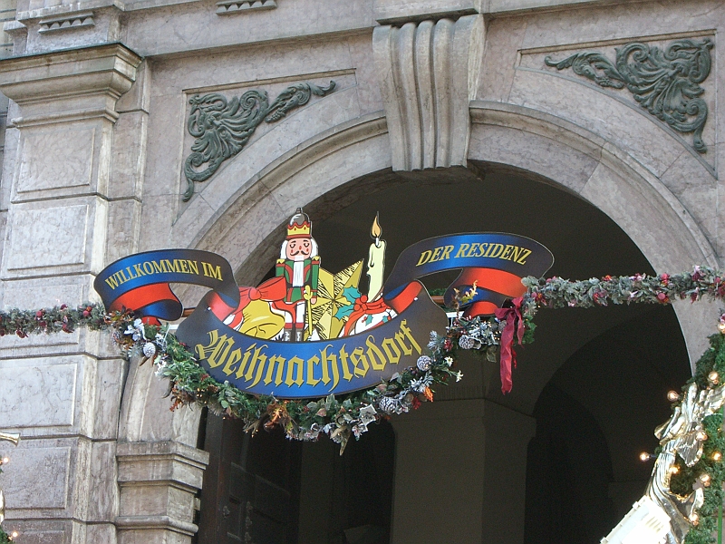 CIMG9352.JPG - Weihnachtsdorf in der Residenz